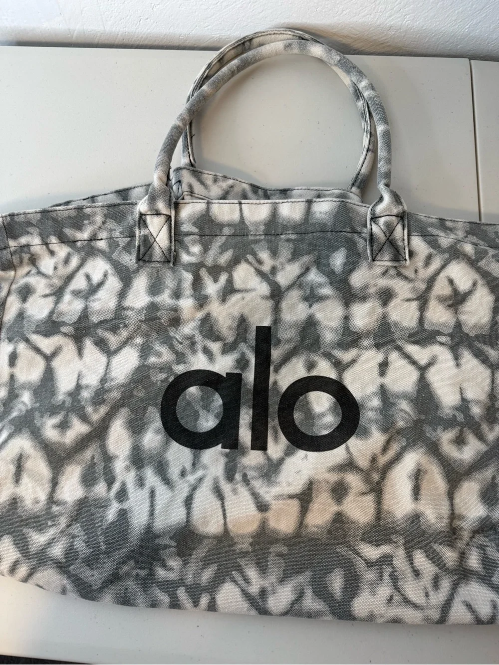 ALO Yoga Gray Tie-Dye Canvas Tote - Picture 13 of 13